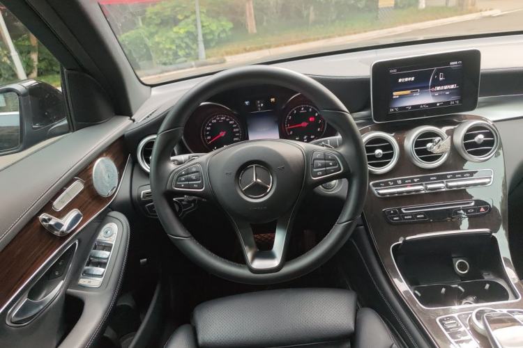 Used Mercedes-Benz GLC 2016 GLC 260 4MATIC Dynamic Edition Steering Wheel