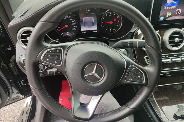 Used Mercedes-Benz GLC 2016 GLC 260 4MATIC Luxury Model Steering Wheel