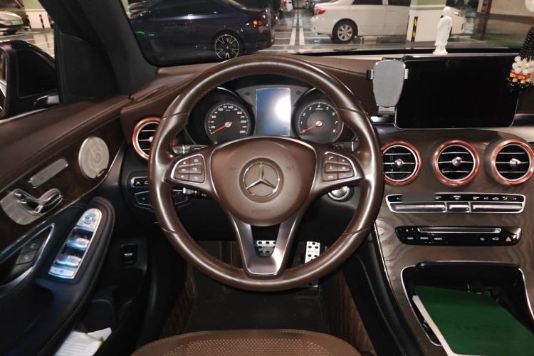 Used Mercedes-Benz GLC 2016 GLC 300 4MATIC Dynamic Model Steering Wheel
