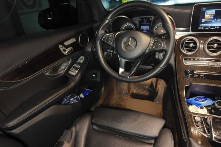 Used Mercedes-Benz GLC 2016 GLC 260 4MATIC Dynamic Edition Steering Wheel