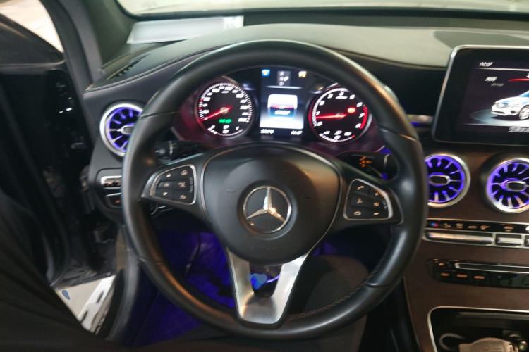 Used Mercedes-Benz GLC 2016 GLC 300 4MATIC Luxury Model Steering Wheel