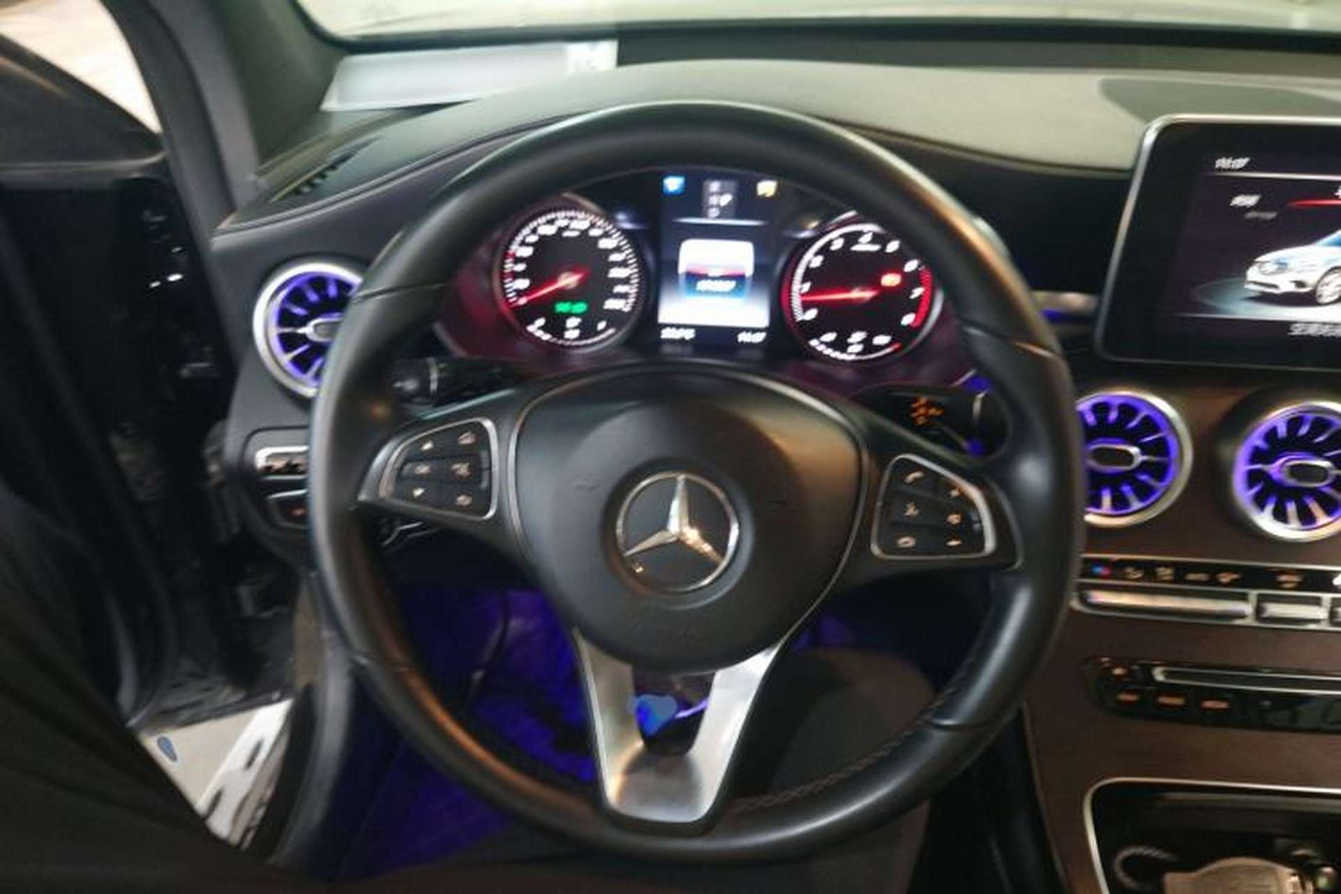 Used Mercedes-Benz GLC 2016 GLC 300 4MATIC Luxury Model Steering Wheel