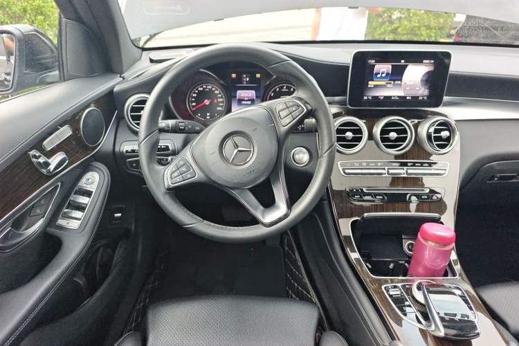 Used Mercedes-Benz GLC 2016 GLC 260 4MATIC Luxury Model Steering Wheel