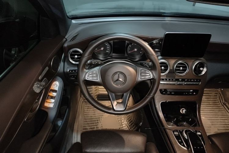 Used Mercedes-Benz GLC 2016 GLC 300 4MATIC Luxury Model Steering Wheel