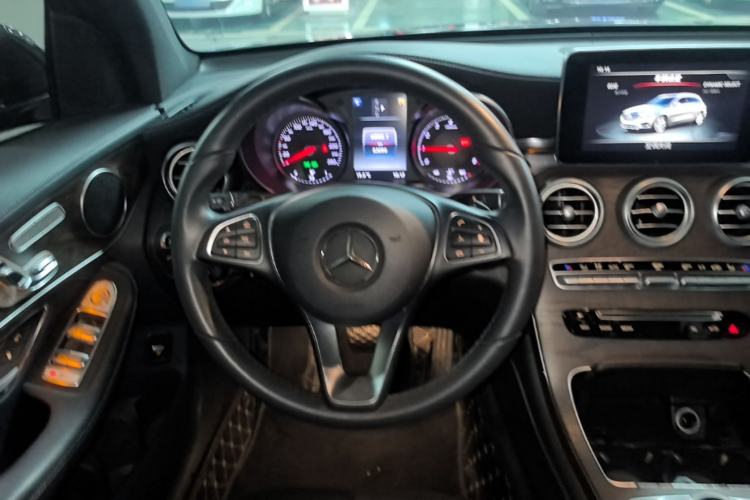 Used Mercedes-Benz GLC 2016 GLC 300 4MATIC Luxury Model Steering Wheel