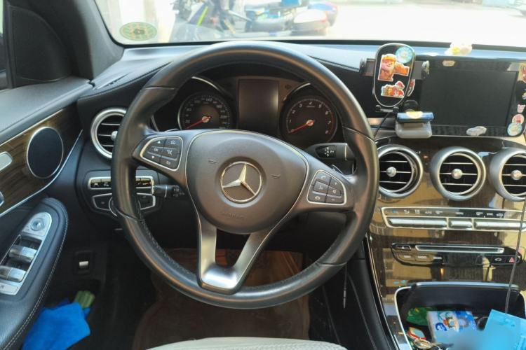 Used Mercedes-Benz GLC 2016 GLC 260 4MATIC Luxury Model Steering Wheel
