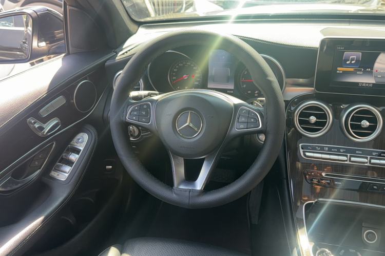 Used Mercedes-Benz GLC 2016 GLC 260 4MATIC Dynamic Edition Steering Wheel