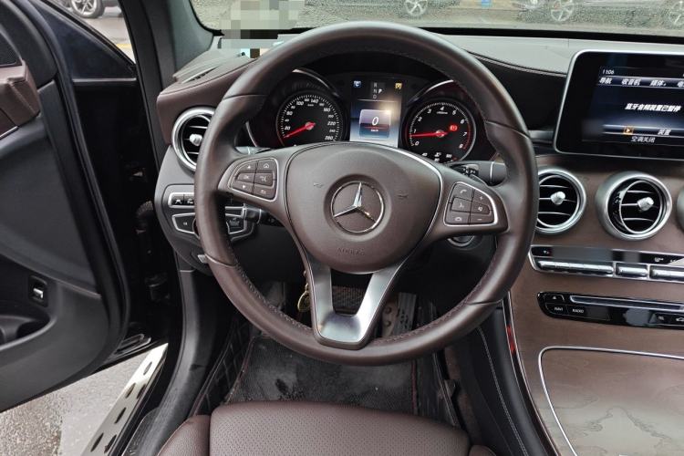 Used Mercedes-Benz GLC 2016 GLC 300 4MATIC Dynamic Model Steering Wheel