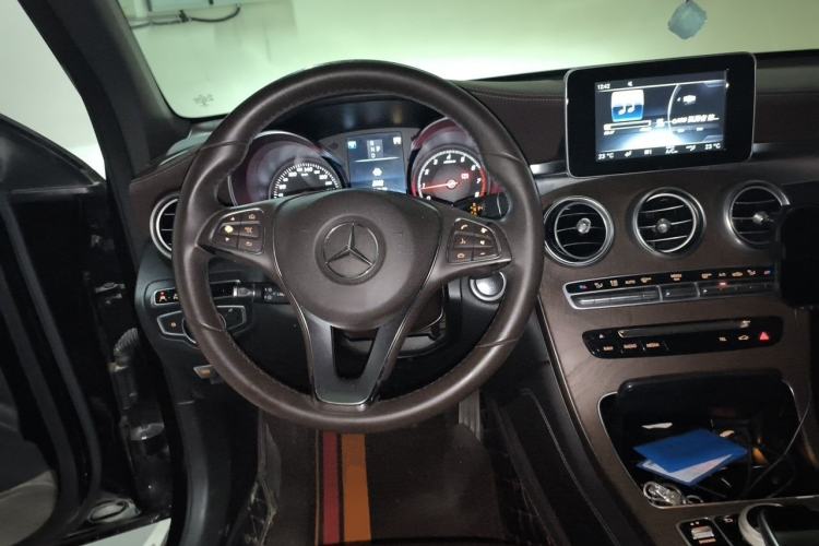 Used Mercedes-Benz GLC 2016 GLC 300 4MATIC Dynamic Model Steering Wheel