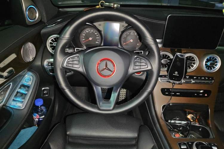 Used Mercedes-Benz GLC 2016 GLC 300 4MATIC Dynamic Model Steering Wheel