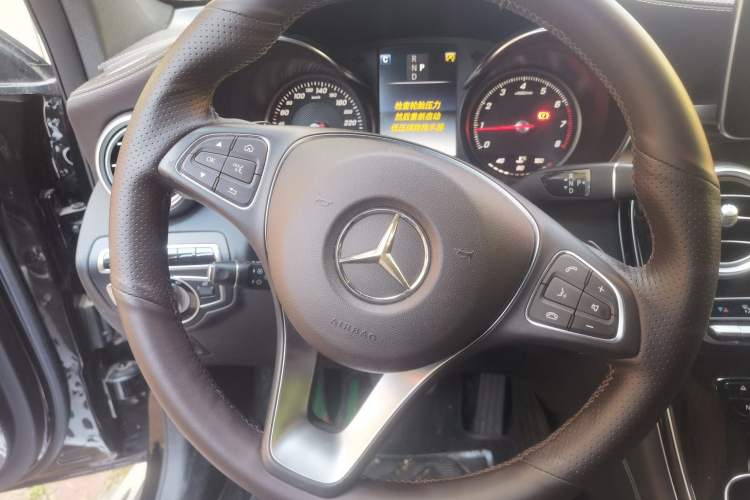 Used Mercedes-Benz GLC 2016 GLC 260 4MATIC Luxury Model Steering Wheel
