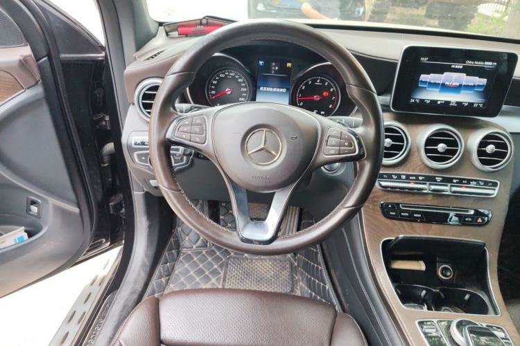 Used Mercedes-Benz GLC 2016 GLC 300 4MATIC Dynamic Model Steering Wheel