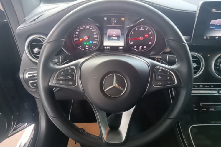 Used Mercedes-Benz GLC 2016 GLC 260 4MATIC Luxury Model Steering Wheel