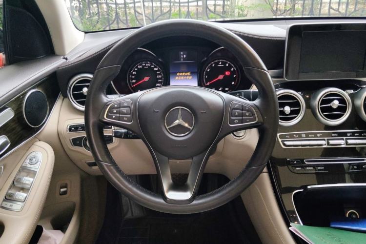 Used Mercedes-Benz GLC 2016 GLC 260 4MATIC Luxury Model Steering Wheel