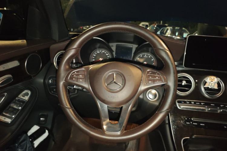 Used Mercedes-Benz GLC 2016 GLC 260 4MATIC Dynamic Edition Steering Wheel