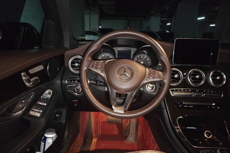 Used Mercedes-Benz GLC 2016 GLC 260 4MATIC Luxury Model Steering Wheel