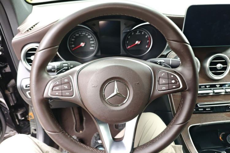 Used Mercedes-Benz GLC 2016 GLC 300 4MATIC Dynamic Model Steering Wheel