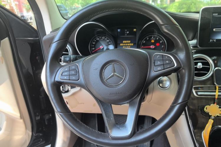 Used Mercedes-Benz GLC 2016 GLC 260 4MATIC Dynamic Edition Steering Wheel