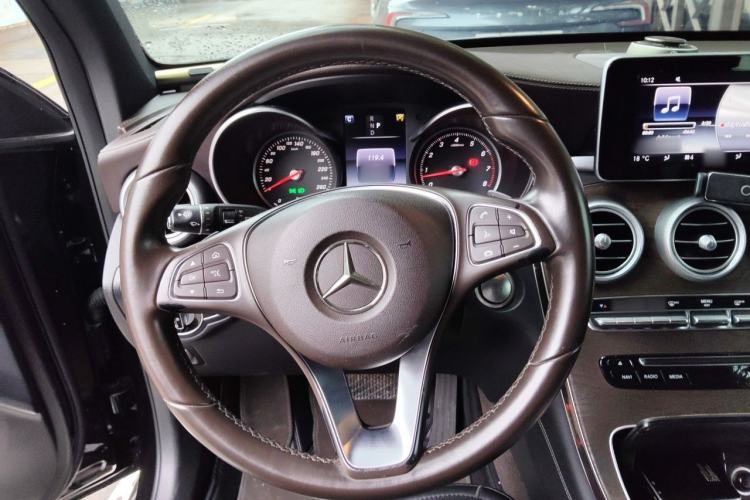 Used Mercedes-Benz GLC 2016 GLC 300 4MATIC Dynamic Model Steering Wheel