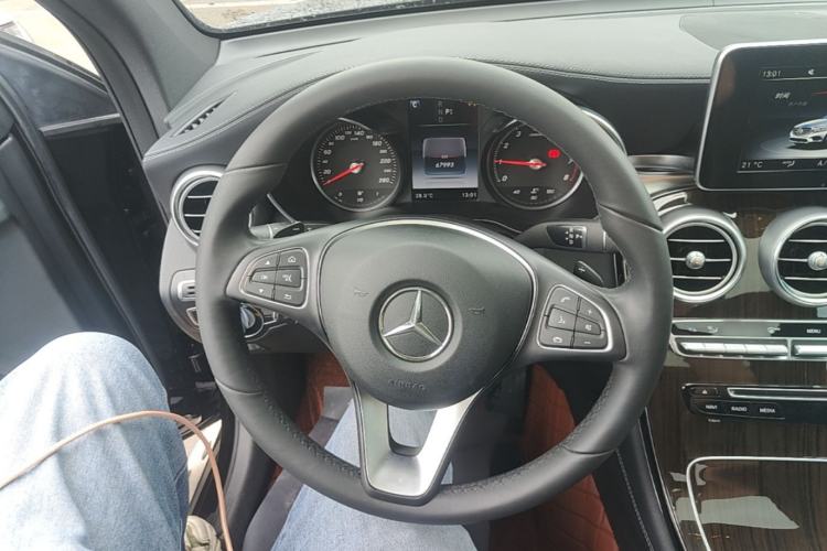 Used Mercedes-Benz GLC 2016 GLC 260 4MATIC Dynamic Edition Steering Wheel
