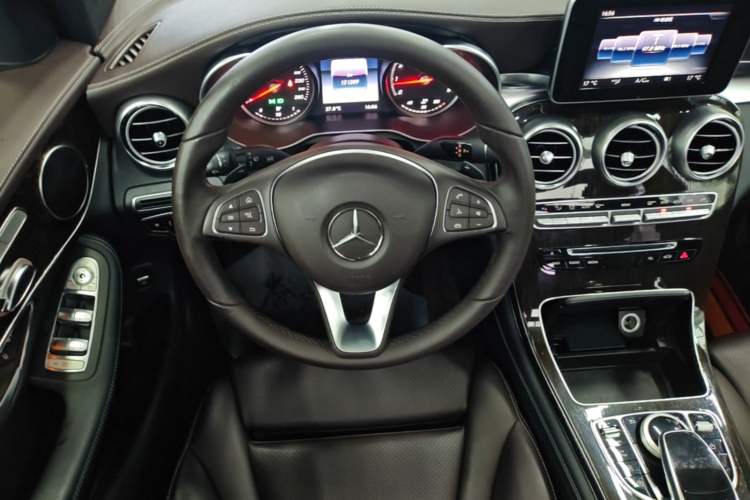 Used Mercedes-Benz GLC 2016 GLC 260 4MATIC Dynamic Edition Steering Wheel