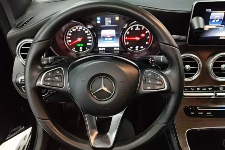 Used Mercedes-Benz GLC 2016 GLC 300 4MATIC Dynamic Model Steering Wheel