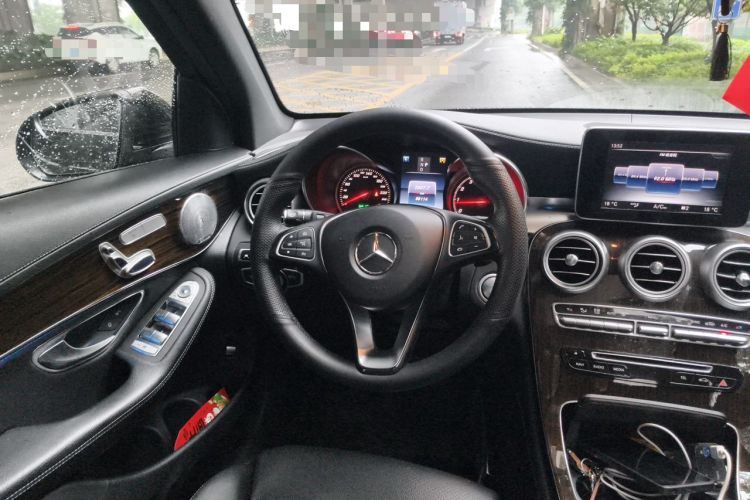 Used Mercedes-Benz GLC 2016 GLC 260 4MATIC Luxury Model Steering Wheel