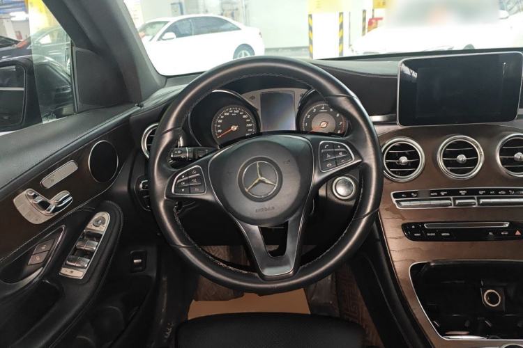 Used Mercedes-Benz GLC 2016 GLC 300 4MATIC Dynamic Model Steering Wheel