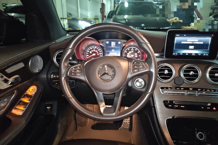 Used Mercedes-Benz GLC 2016 GLC 300 4MATIC Dynamic Model Steering Wheel