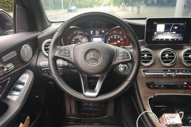 Used Mercedes-Benz GLC 2016 GLC 300 4MATIC Luxury Model Steering Wheel