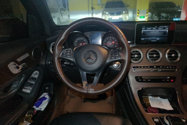 Used Mercedes-Benz GLC 2016 GLC 300 4MATIC Dynamic Model Steering Wheel