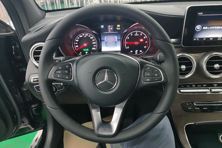 Used Mercedes-Benz GLC 2016 GLC 300 4MATIC Dynamic Model Steering Wheel