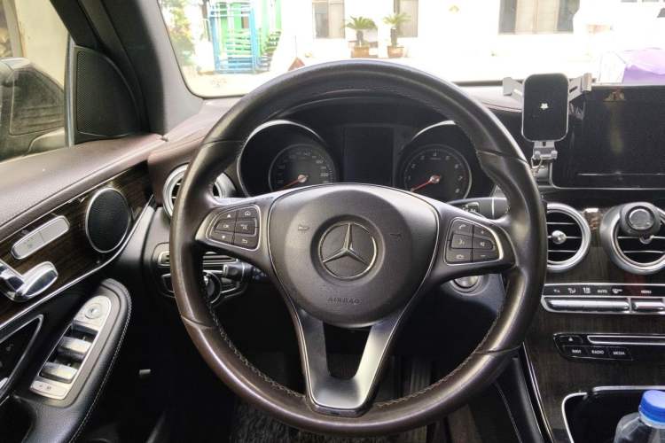 Used Mercedes-Benz GLC 2016 GLC 260 4MATIC Dynamic Edition Steering Wheel