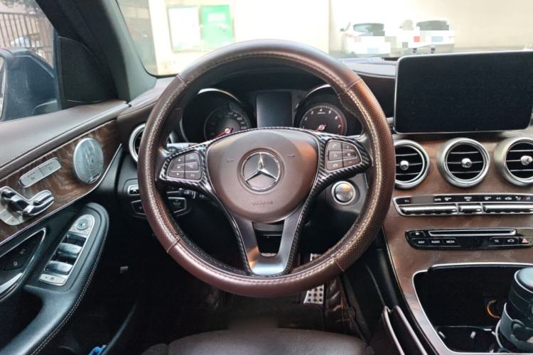 Used Mercedes-Benz GLC 2016 GLC 300 4MATIC Luxury Model Steering Wheel