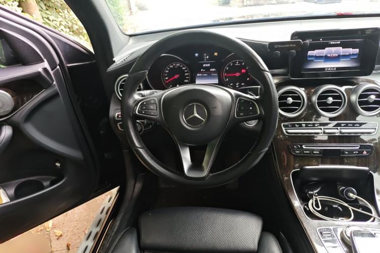 Used Mercedes-Benz GLC 2016 GLC 260 4MATIC Luxury Model Steering Wheel