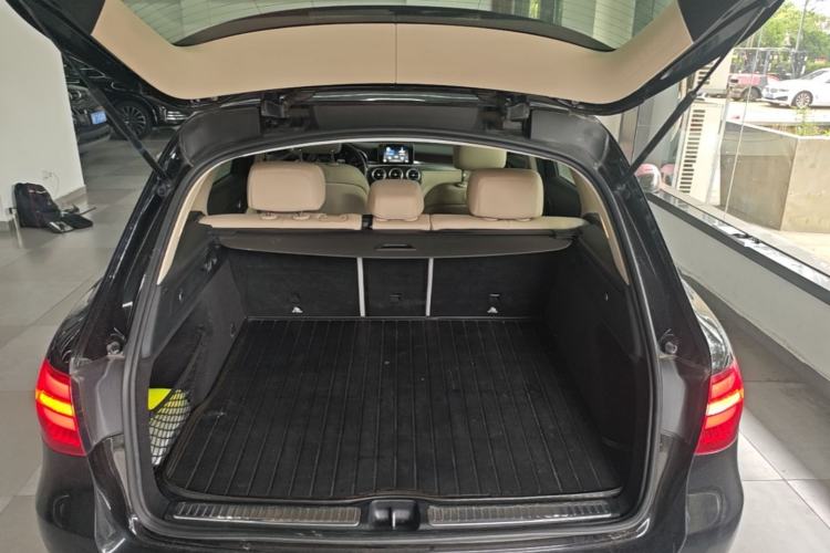 Used Mercedes-Benz GLC 2016 GLC 300 4MATIC Dynamic Model Trunk