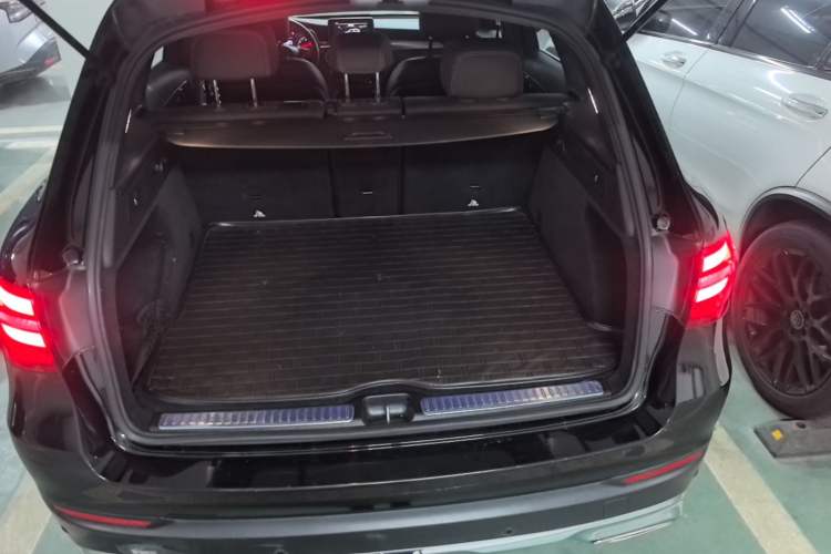 Used Mercedes-Benz GLC 2016 GLC 300 4MATIC Luxury Model Trunk