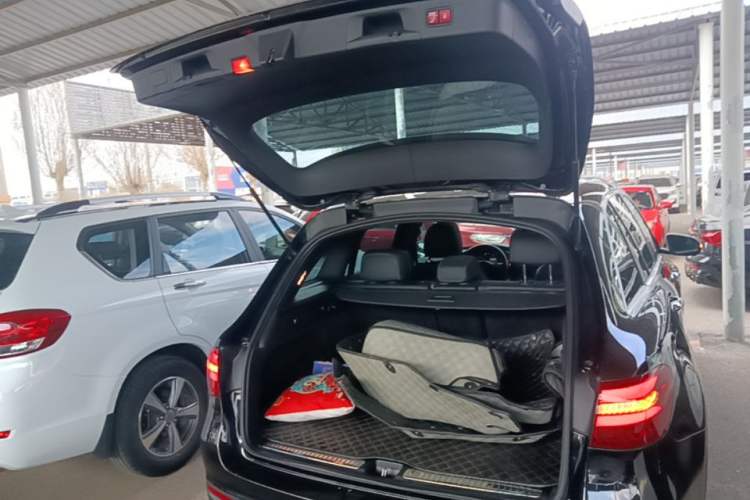 Used Mercedes-Benz GLC 2016 GLC 260 4MATIC Luxury Model Trunk