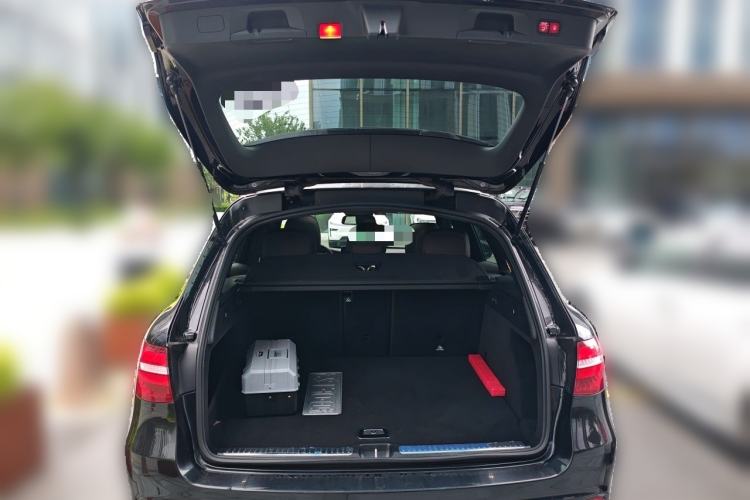 Used Mercedes-Benz GLC 2016 GLC 300 4MATIC Dynamic Model Trunk