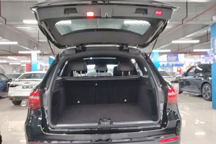 Used Mercedes-Benz GLC 2016 GLC 300 4MATIC Dynamic Model Trunk