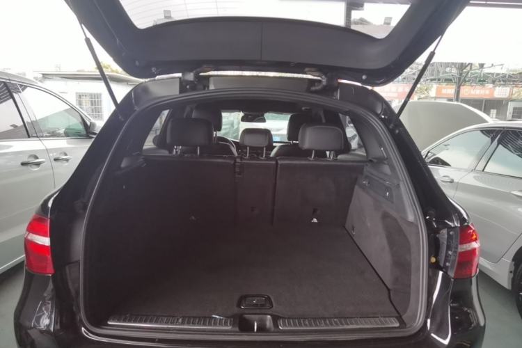 Used Mercedes-Benz GLC 2016 GLC 300 4MATIC Dynamic Model Trunk