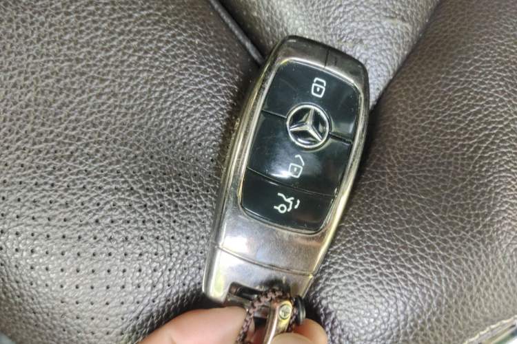 Used Mercedes-Benz GLC 2016 GLC 260 4MATIC Luxury Model Vehicle Key