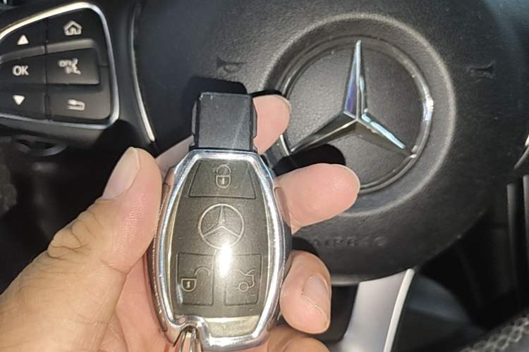 Used Mercedes-Benz GLC 2016 GLC 260 4MATIC Dynamic Edition Vehicle Key