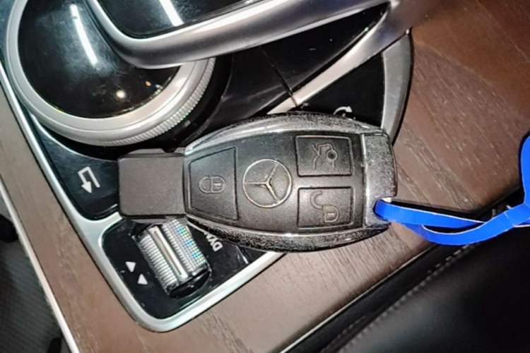 Used Mercedes-Benz GLC 2016 GLC 300 4MATIC Dynamic Model Vehicle Key