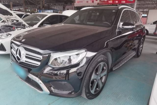 Ojetý Mercedes-Benz GLC 2016 GLC 300 4MATIC Dynamic Model