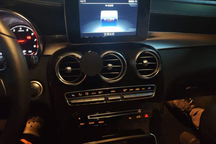 Used Mercedes-Benz GLC 2016 GLC 260 4MATIC Luxury Model Audio And AC Panel