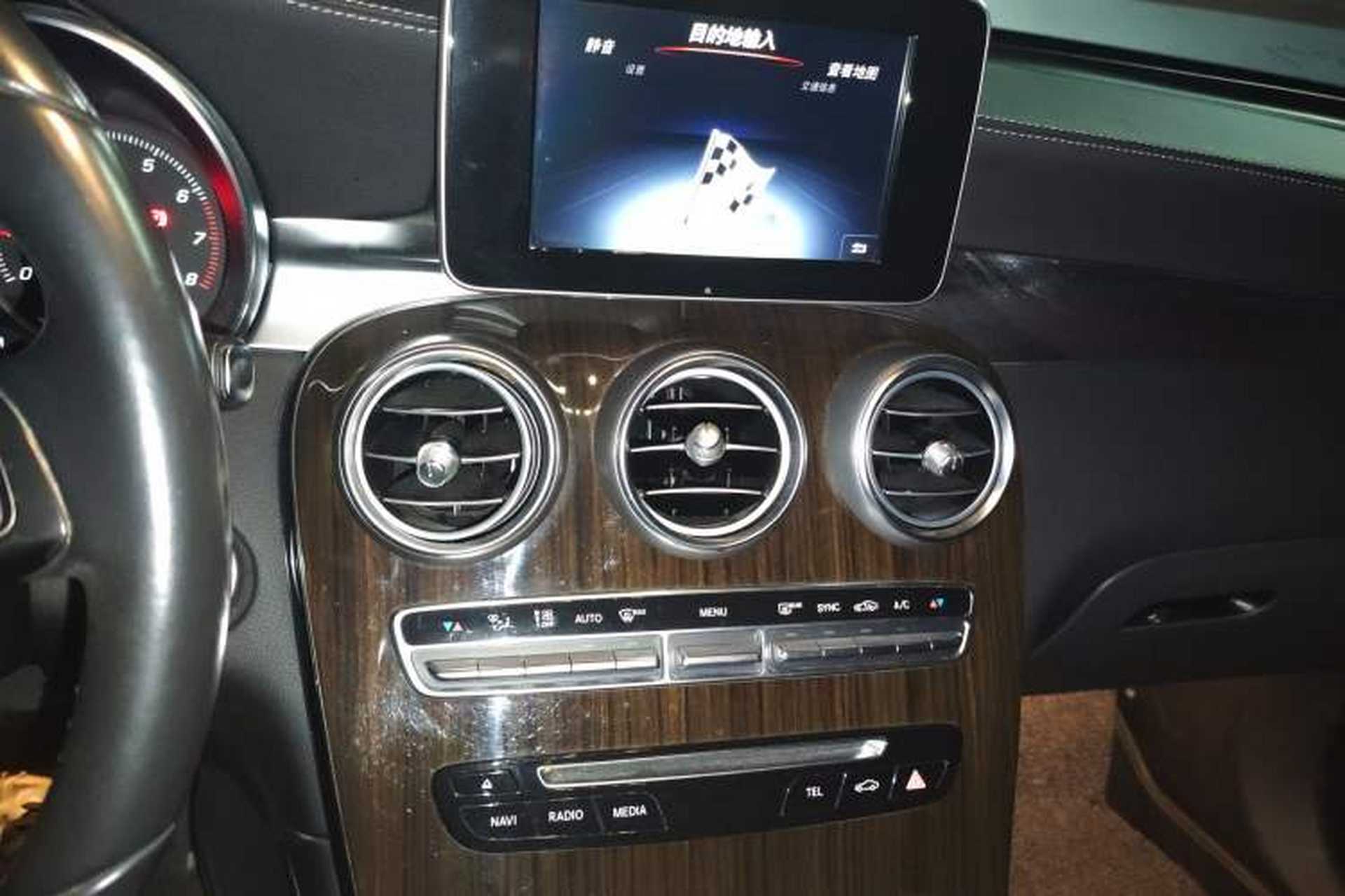 Used Mercedes-Benz GLC 2016 GLC 260 4MATIC Dynamic Edition Audio And AC Panel