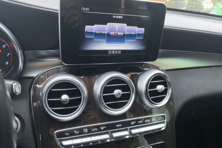 Used Mercedes-Benz GLC 2016 GLC 260 4MATIC Dynamic Edition Audio And AC Panel