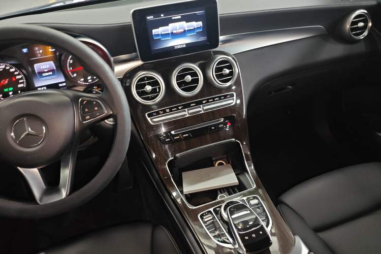 Used Mercedes-Benz GLC 2016 GLC 260 4MATIC Luxury Model Audio And AC Panel