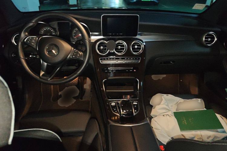 Used Mercedes-Benz GLC 2016 GLC 260 4MATIC Luxury Model Center Console